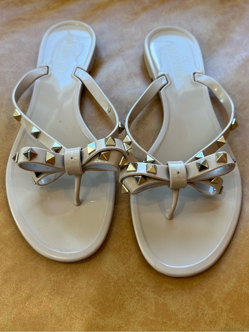 Valentino Garavani Cream Bow Thong Sandals with Gold Studs authentic